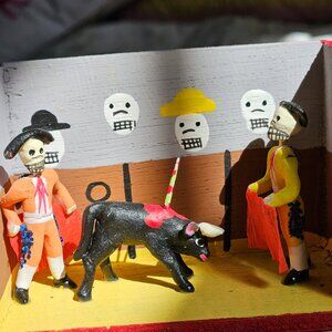 VTG OAXACAN BULLFIGHT DIORAMA SCULPTURE